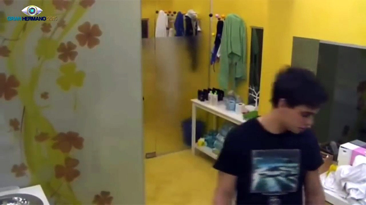 Belen y Mariano se bañan juntos -Gran Hermano Argentina 2015