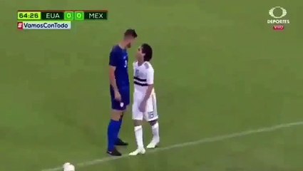 Quand un joueur américain se moque de la taille de son adversaire mexicain !