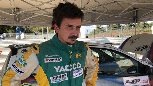 Arnaud Tsamère fait ses premiers pas en rallycross à Mayenne