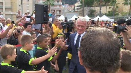 Descargar video: Bleus - Un stade Didier Deschamps à Cap d’Ail