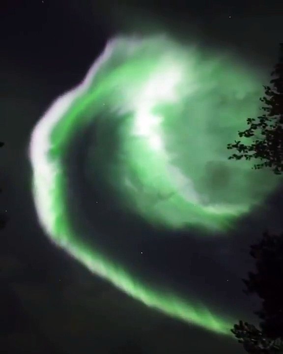 Magnifique aurore boréale au dessus de Luosto, Finlande