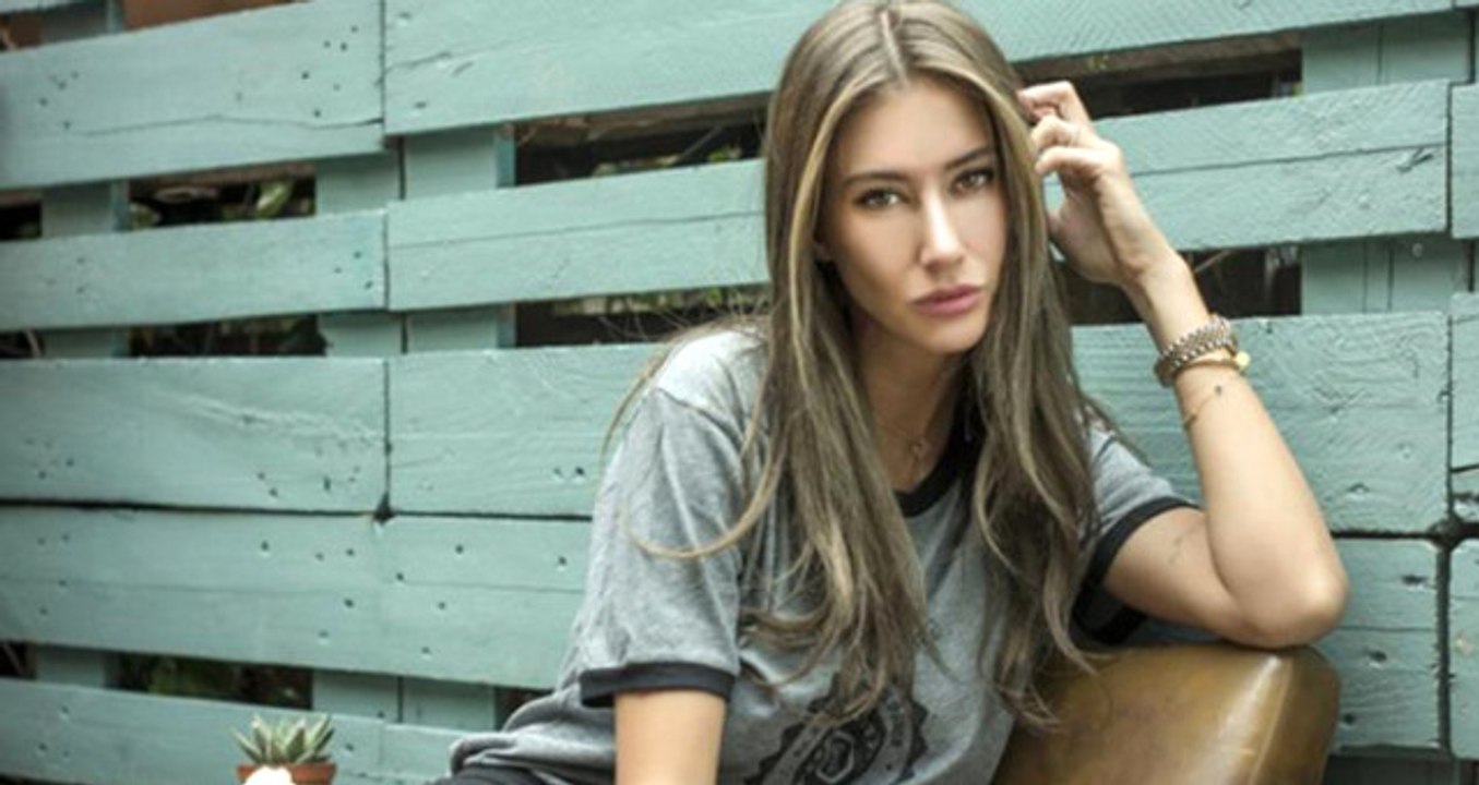 Şeyma Subaşı, Elbisesinin Etiketini Unutunca Takipçilerinin Diline Düştü