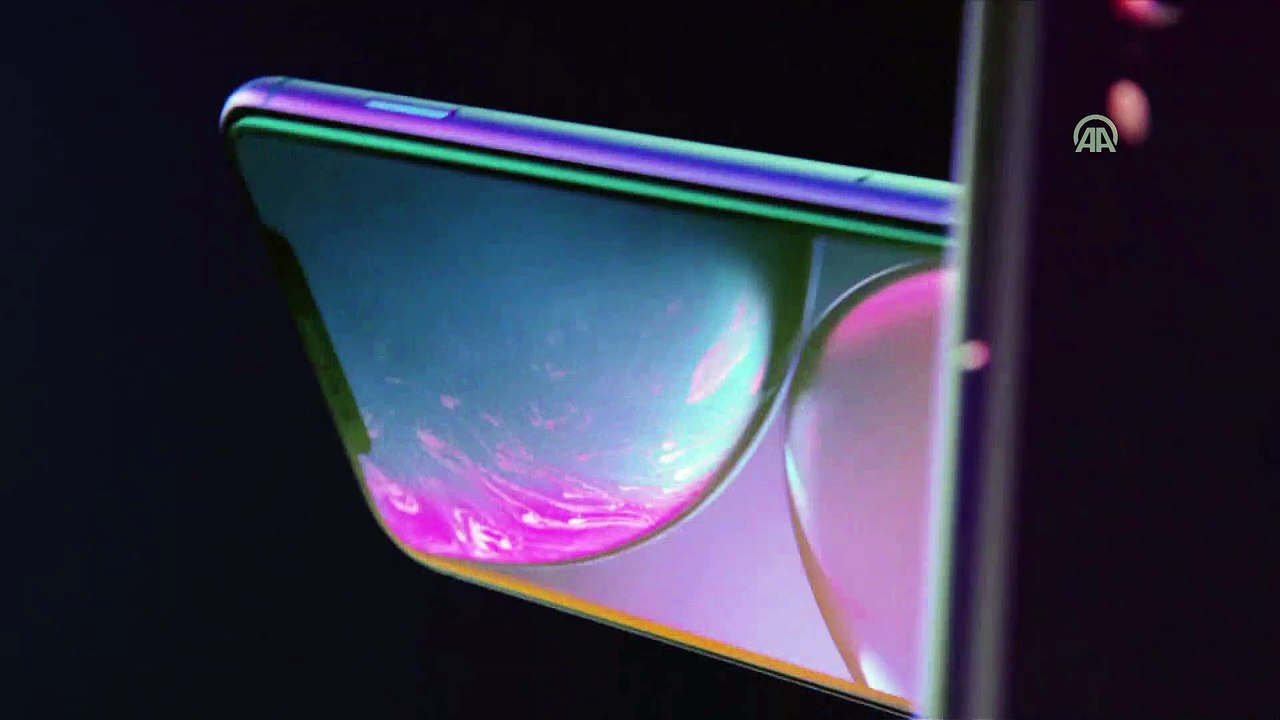 Apple yeni iPhone'ları ve akıllı saatini tanıttı - NEW YORK