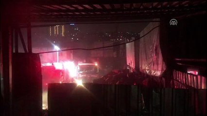 Hurda deposundaki yangın arbedeye neden oldu - İSTANBUL