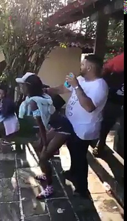 Aí você está sarrando o dragão da festa e se amigo começa a filmar