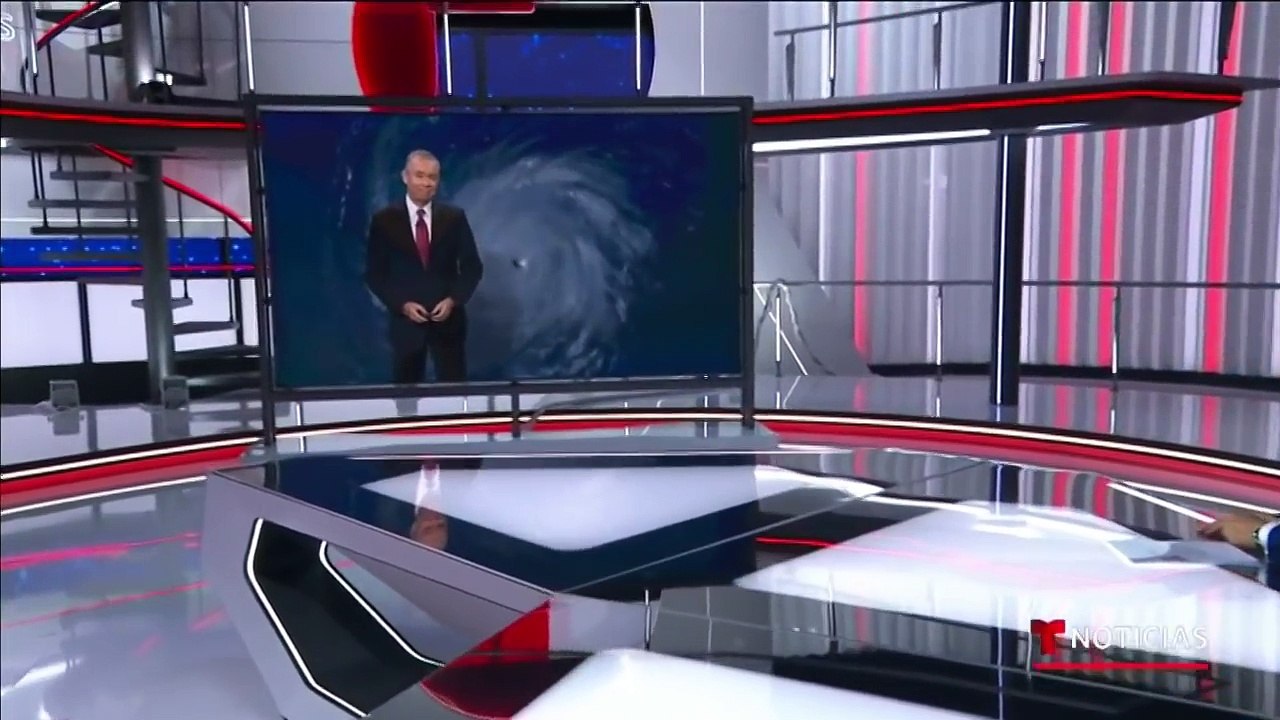 El huracán Florence se acerca y trae mucha preocupación   Noticiero   Telemundo