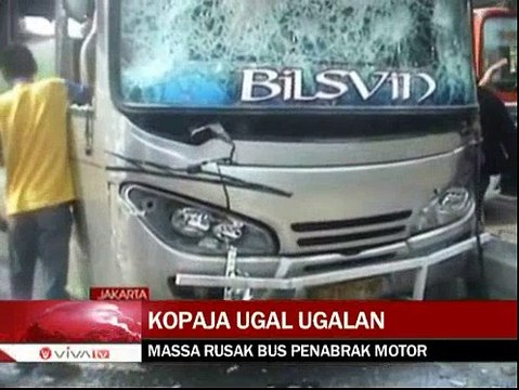 Ugal-Ugalan, Kopaja Tabrak Pemotor di Jalan Warung Buncit