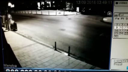 Kartal'da kontrolden çıkan otomobil iş yerine girdi - İSTANBUL