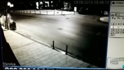 Kartal'da Kontrolden Çıkan Otomobil İş Yerine Girdi