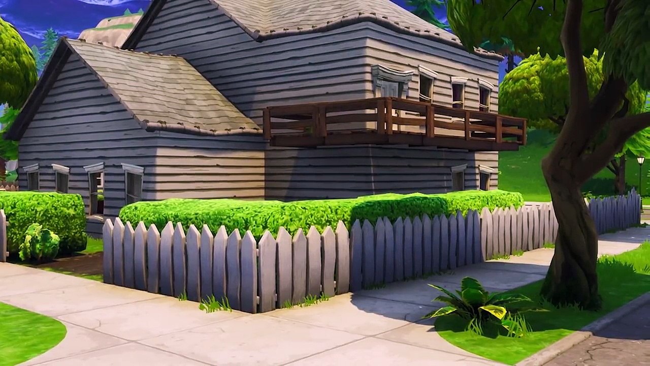LITTLE KELLY MEETS HER BULLY - Fortnite Short Film