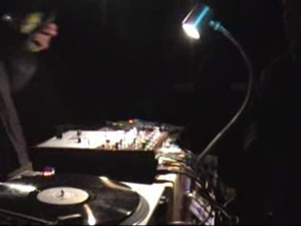 Free party musik fakt 08 03 03 . ( sound originale)
