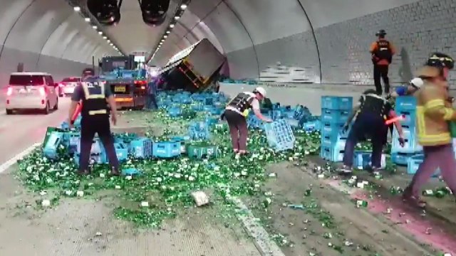 성남 여수터널 도로에 소주병 쏟아져...한때 정체 / YTN