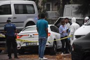 Kaza Yapan Otomobilde, Birçok Yerinden Bıçaklanmış Ceset Bulundu