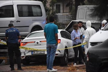 Kaza Yapan Otomobilde, Birçok Yerinden Bıçaklanmış Ceset Bulundu