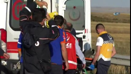 Kars’ta Arka Lastiği Patlayan Minibüs Takla Attı!