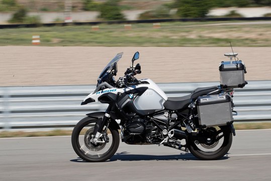 VÍDEO: BMW muestra su primera moto autónoma