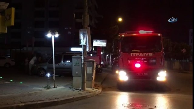 Otomobilin Motorunda Sıkışan Yavru Kediye Çifte Kurtarma Operasyonu