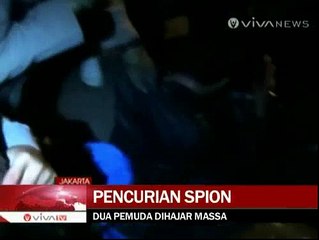 Download Video: Kepergok Saat Beraksi, Dua Pencuri Spion Mobil Dihajar Massa