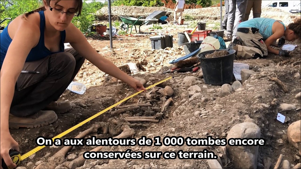 Plus de 800 sépultures du Moyen-Âge découvertes...