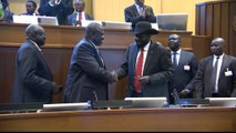 South Sudan president signs peace deal with rebel leader