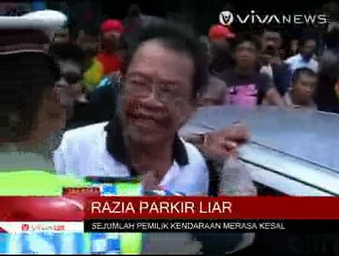 Terjaring Razia Parkir Liar, Seorang Warga Mengamuk
