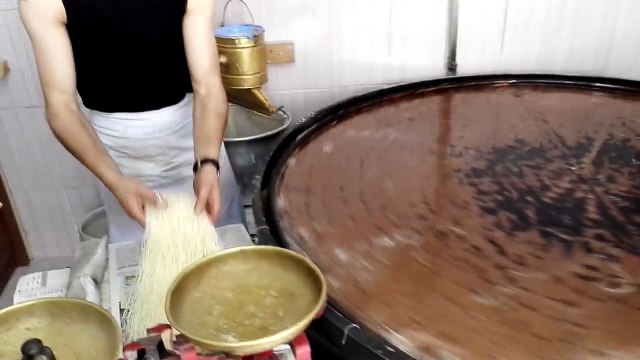 Please let us know what is happening here - it is very relaxing watching it however!