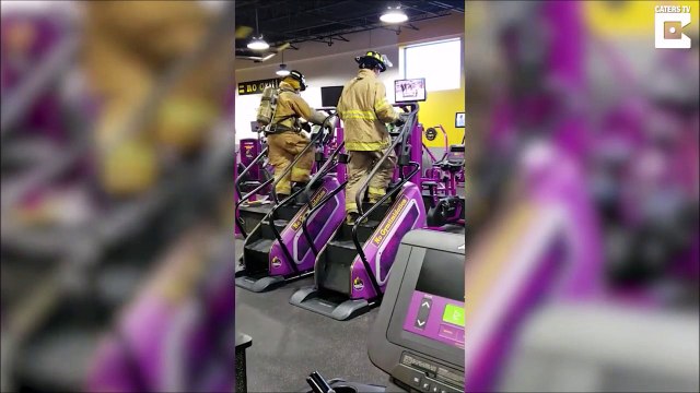 Ces pompiers rendent hommage à leurs collègues disparus lors du 11 septembre en gravissant l'équivalent des 110 étages des Twin Towers