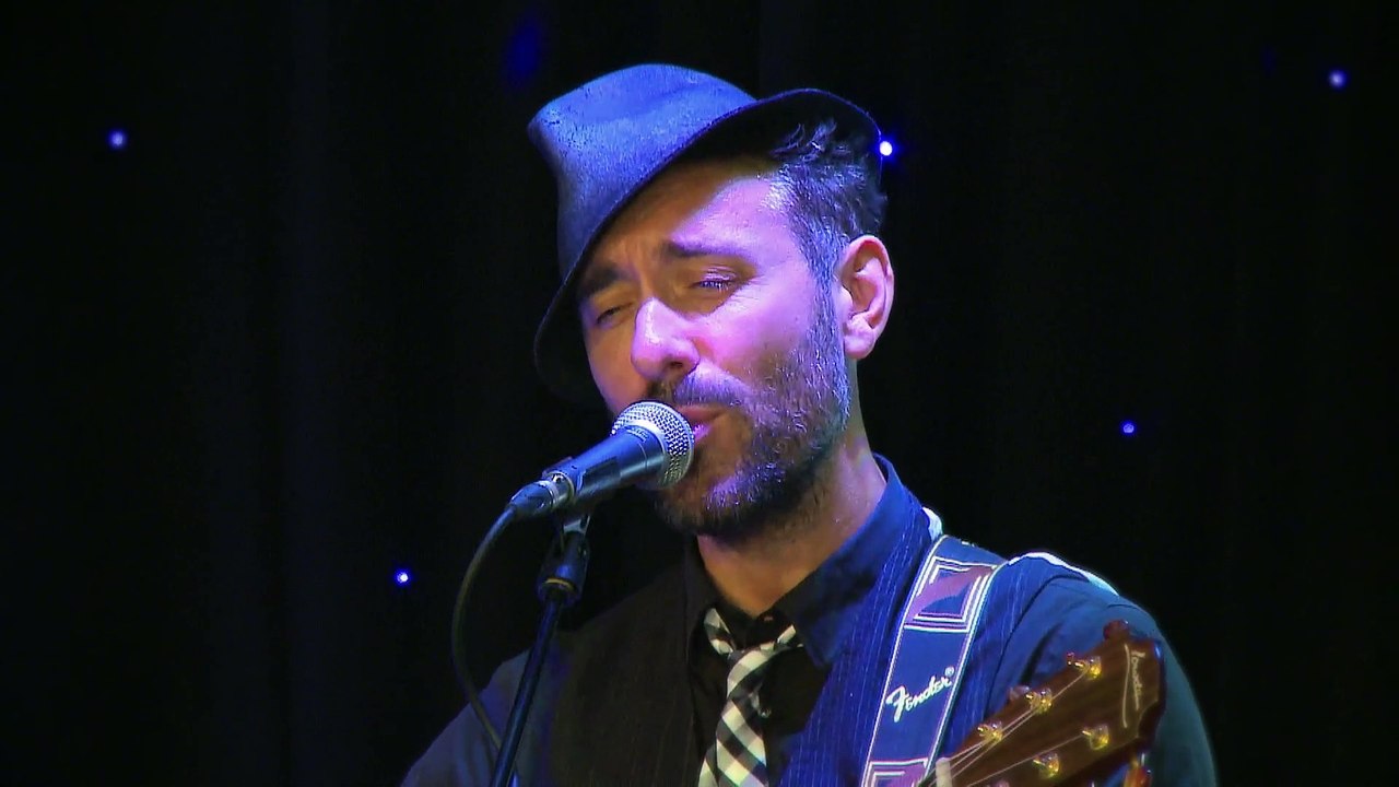 Charlie Winston chante "The weekend" en live sur Europe 1