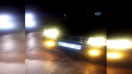 Magandalar trafiğin yoğun olduğu caddeyi kapatarak terör estirdi...O anlar kamerada