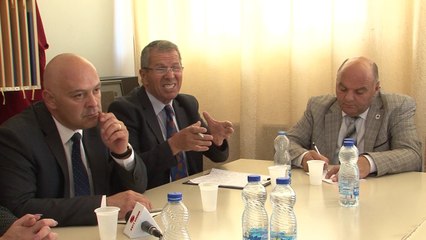 Kryetari Ardian Gjini viziton shkollën e mesme teknike "Nexhmedin Nixha"