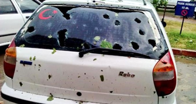 Kastamonu'da 20 Dakika Boyunca Yağan Ceviz Büyüklüğündeki Dolu, Arabayı Delik Deşik Etti