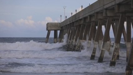 El huracán Florence se debilita algo más cerca de la costa de Carolina del Norte