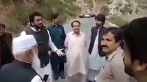 Interior Minister Shehryar Afridi Taking Class Of Contractor