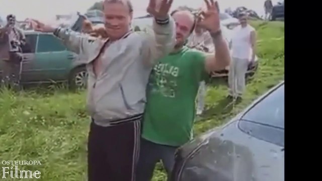 Betrunkener Mann glücklich nach Autounfall