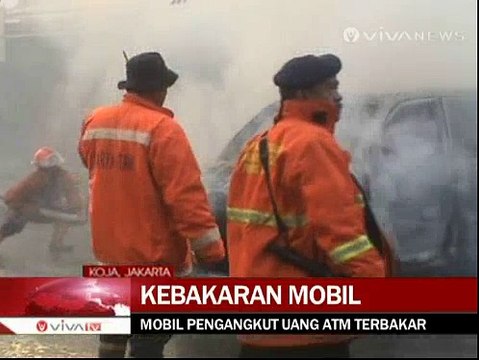 Mobil Pengangkut Uang Hangus Terbakar