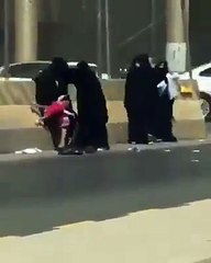 Grosse embrouille entre femmes en burqa