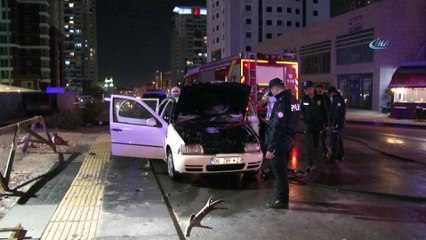 Ankara’da seyir halindeki otomobil alev aldı