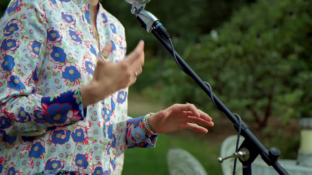 AM LIEBSTEN VON DIR - Julia Engelmann - neues Gedicht - Backyard Session