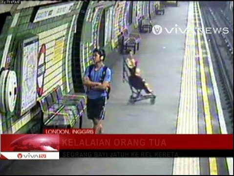 Tertiup Angin, Kereta Bayi Jatuh ke Rel Kereta