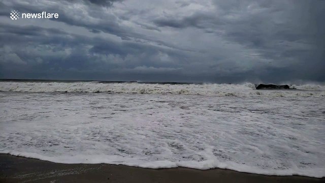 Massive waves on North Carolina beach as Hurricane Florence nears