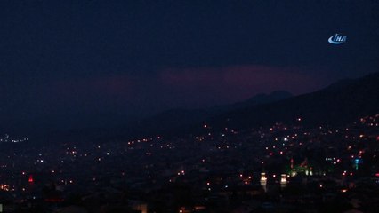 Bursa'da gökyüzünü aydınlatan şimşeklerden görsel şölen