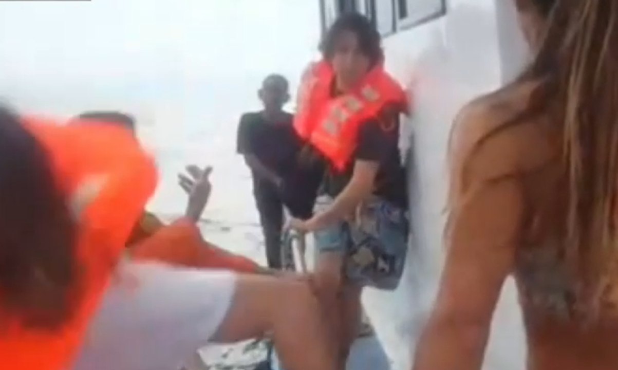 Kapal Bocor di Tengah Laut, Turis Asing Dievakuasi