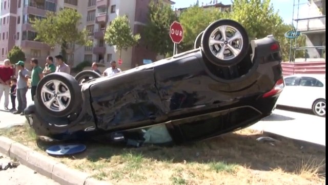 Elazığ’da İki Otomobil Çarpıştı, Biri Takla Attı : 4 Yaralı