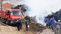 Köyde çıkan yangında üç ev hasar gördü - GÜMÜŞHANE