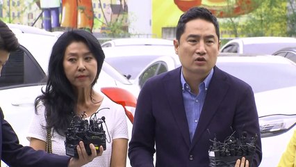 [현장영상] 김부선 경찰 출석...변호인 강용석 동행 / YTN