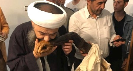 Cübbeli Ahmet'in Menzil Şeyhinin Protez Kolunu Öptüğü Fotoğraf, Sosyal Medyayı Salladı