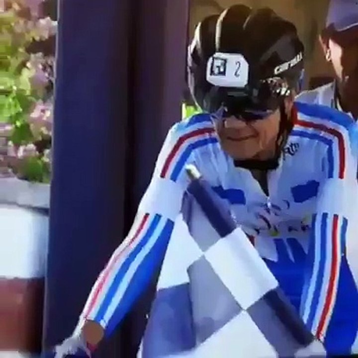 لاحظوا معي ان تقدم الانسان بالعمر لايمنعه من ممارسة الرياضة و هذا الرجل المسن اكبر مثال#غطاس