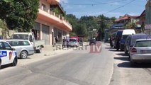 Report TV - Aksion blic në Vlorë, zbulohet drogë dhe armë, shoqërohet një person