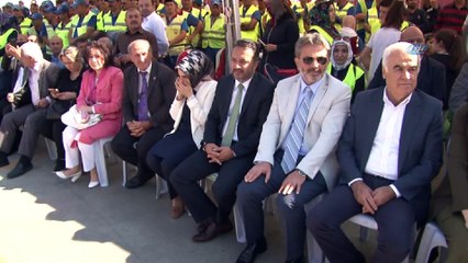 Keçiörenli kadınlar süpürgeleriyle sokakları temizledi