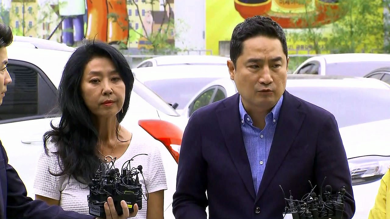 "법의 심판 받게 할 것"...김부선, 강용석과 경찰 출석 / YTN